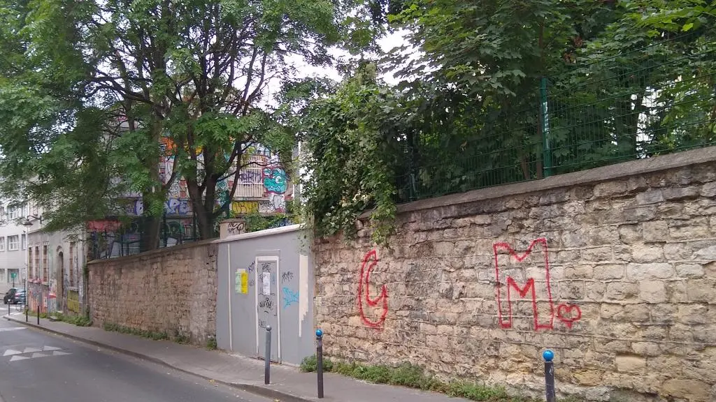 Bâtiment du 1 rue Florian et portail d'accès au futur jardin